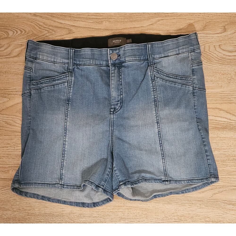 Torrid Womens Denim Jean Shorts Bermuda Stretch Blue Plus Size 20W Cotton Blend